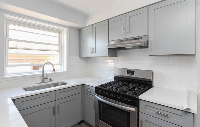 2735 BERWYN