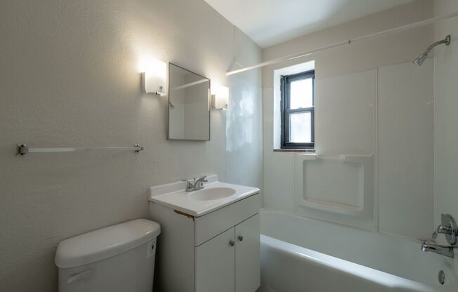 2 beds, 1 bath, 840 sqft, $1,040, Unit 106