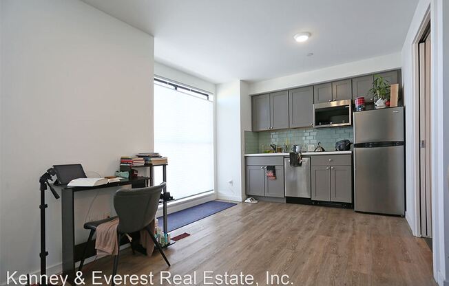 1532 Howard Street #503
