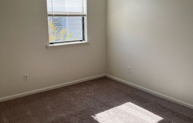 2 beds, 1 bath, 940 sqft, $1,125, Unit 171J