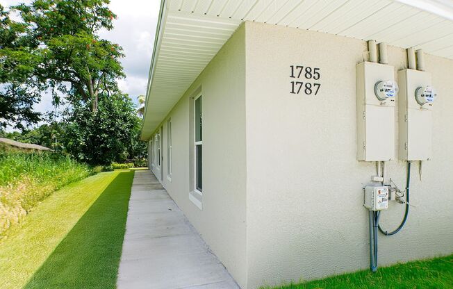 Splendid brand new duplex located in the heart of Fort Myers,  3-bedroom, 2-bathroom