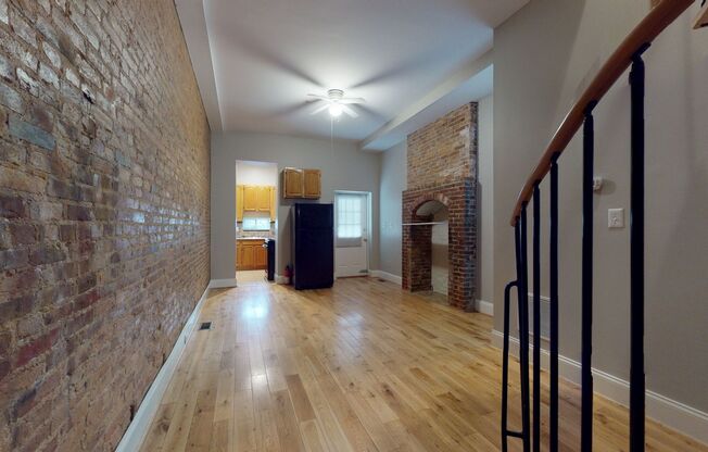 1 bed, 1 bath, 898 sqft, $1,350, Unit B
