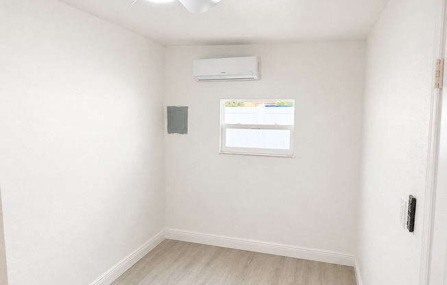 Charming and fully renovated 1-bedroom, 1-bath ADU for Lease!! Landscaping/Utilities Included