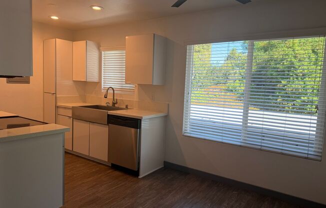 2 beds, 1 bath, 920 sqft, $2,815, Unit D011