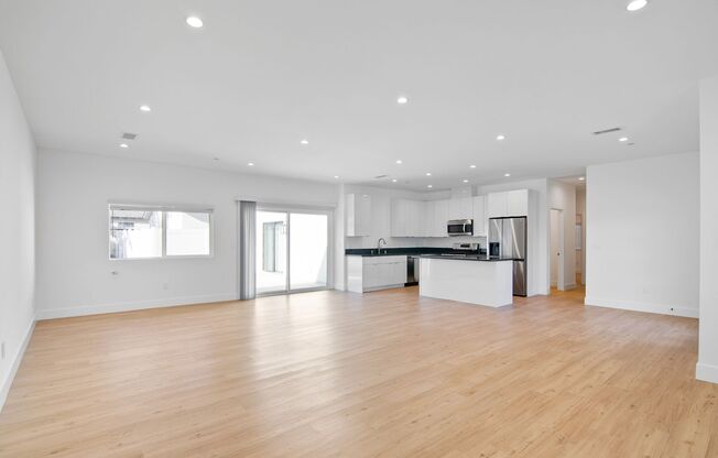 Modern 5 bedroom House for lease in Northridge