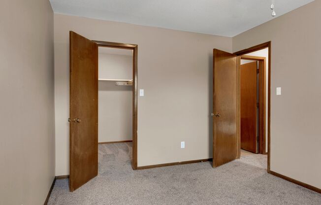 2 beds, 1 bath, 810 sqft, $949, Unit 4317-16