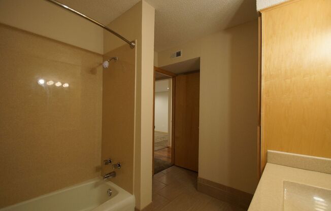 1 bed, 1 bath, 780 sqft, $1,474, Unit 111