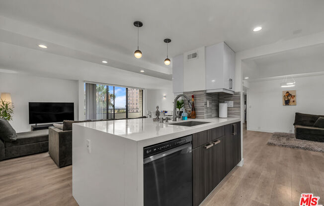 2 beds, 2 baths, 1,352 sqft, $5,100, Unit 1014