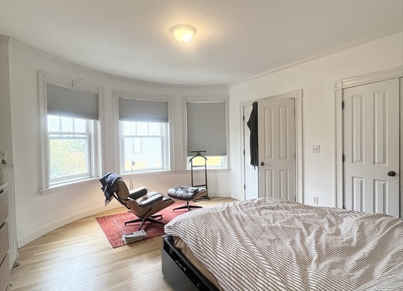 2 beds, 1 bath, $3,600, Unit 32