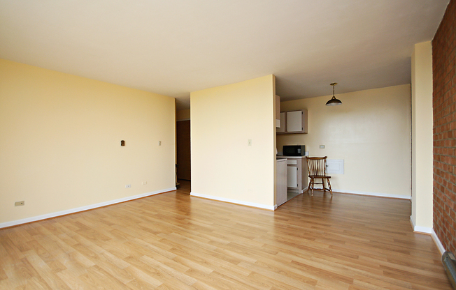 2 beds, 1 bath, $1,850