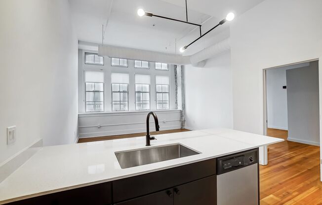 1 bed, 1 bath, 810 sqft, $1,940, Unit 100-403