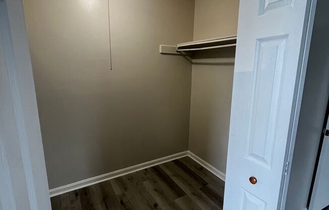 2 beds, 1 bath, 800 sqft, $995