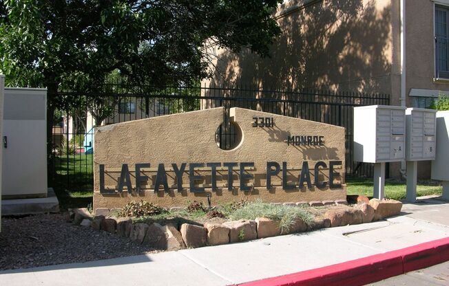 Cozy 2 Bedroom 2.5 Bathroom In The Heart of ABQ!