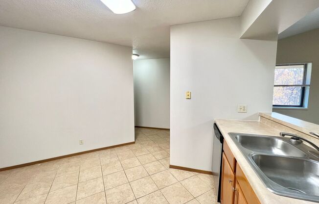 2 beds, 2 baths, $1,295, Unit 2714-304