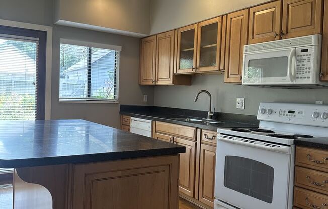 Gorgeous Italian Village Townhome!