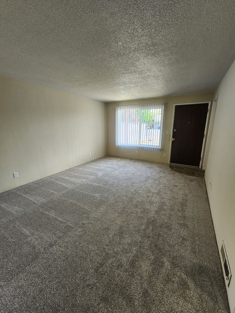 Downtown 2BR/1BA