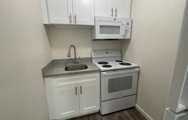 Remodeled Studio Apartment (Second Floor)