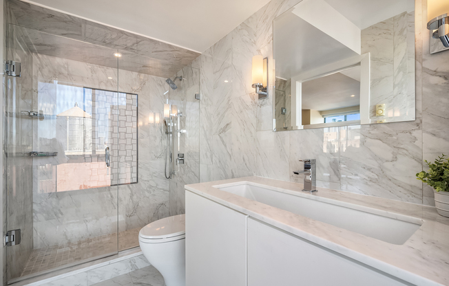 366 W 11 ST