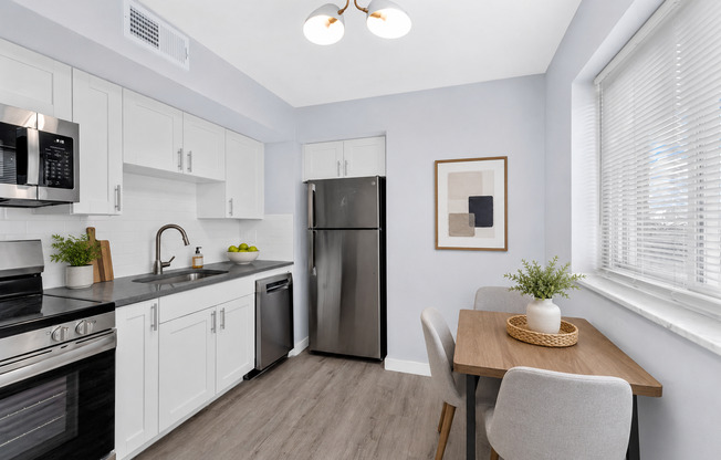 1 bed, 1 bath, 700 sqft, $895, Unit 2A