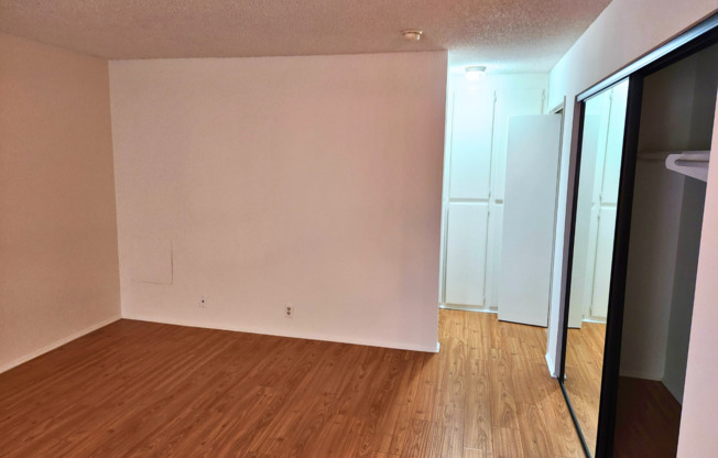 Charming Studio Apartment in Beverly Hills Adjacent + Get 1st Month Rent FREE!