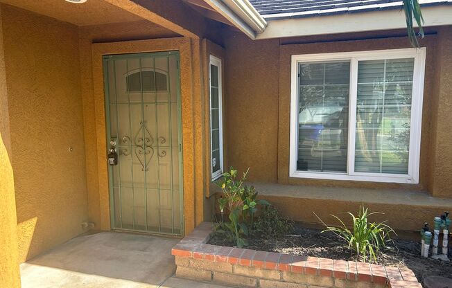 13474 COLUMBUS CT FONTANA 92336  (2 BED / 2 BATH)