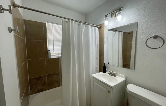 2 beds, 1 bath, 650 sqft, $1,000, Unit 2409 Bastrop St - Unit 2 R