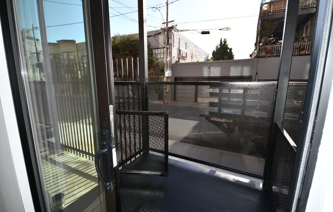 Studio, 1 bath, 390 sqft, $2,845, Unit 1335 Folsom St, Unit 104