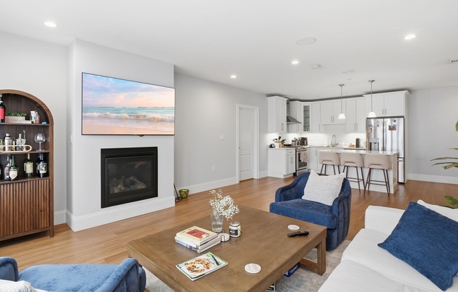 2 beds, 2 baths, 1,222 sqft, $4,950, Unit 27