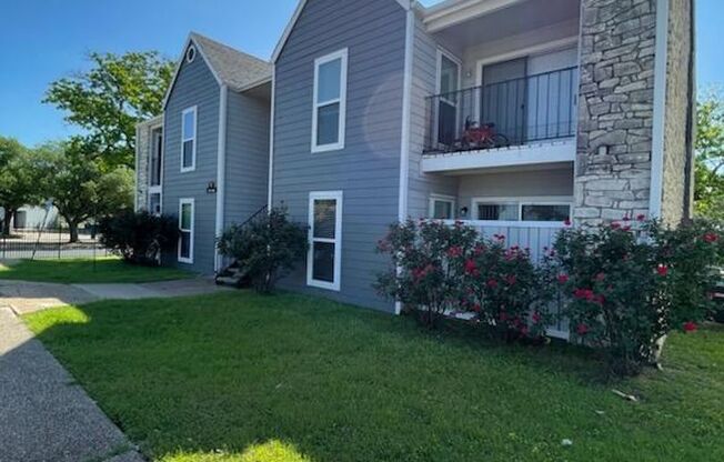 2 beds, 2 baths, 978 sqft, $1,050, Unit 401