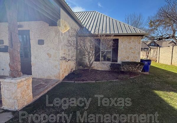 875 N MAIN ST