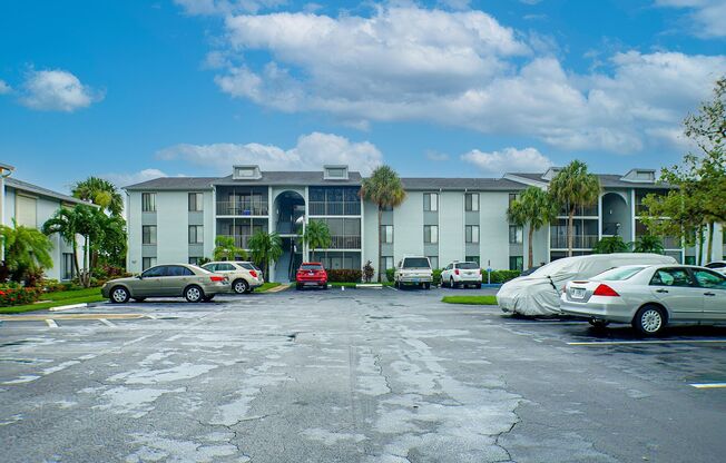 55+ Gated community 2 beds 2 baths condo in Fort myers