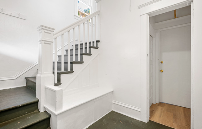 52ND Street 52ND Street Apartments