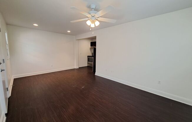 Studio, 1 bath, 350 sqft, $1,300, Unit 722-107(7)