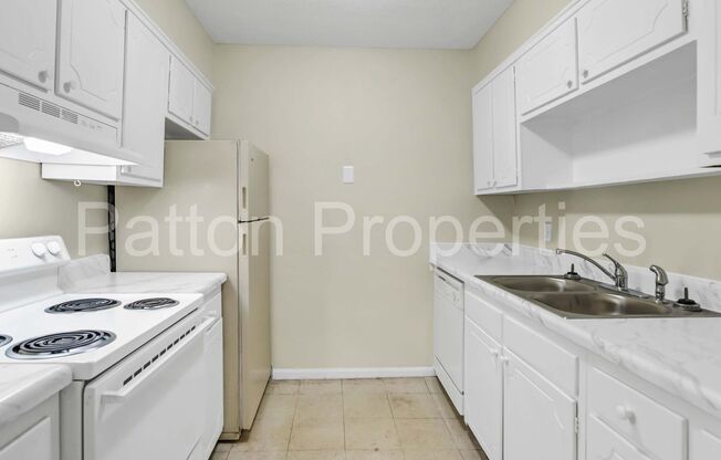 2 beds, 1 bath, 792 sqft, $825, Unit A