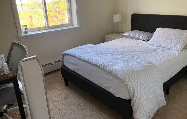 2 beds, 1 bath, $3,000, Unit 5