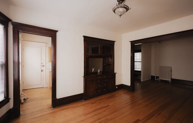 2 beds, 1 bath, 904 sqft, $1,250, Unit 315-11