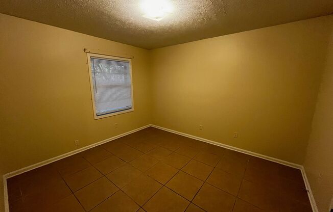 2 beds, 1 bath, $650, Unit Apt: 13