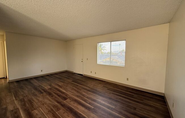 2 beds, 1 bath, $1,995, Unit B