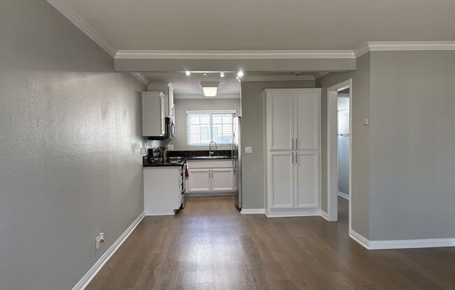 2 beds, 1 bath, 850 sqft, $2,730, Unit 905B