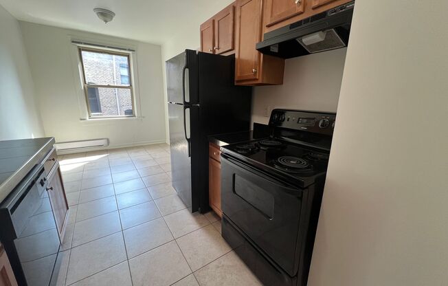 1 bed, 1 bath, 580 sqft, $1,499, Unit 5703 Hobart St. #33