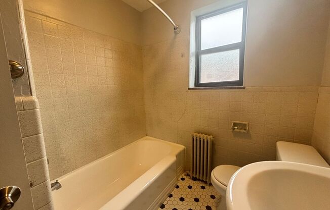 3 beds, 1 bath, 1,000 sqft, $2,140, Unit 6236 Fifth Ave. #306C