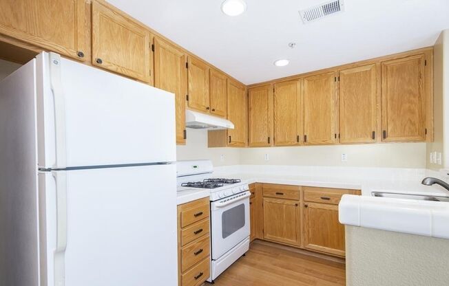 SPACIOUS 2bd/2ba top floor condo in Otay Ranch!