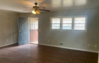 PRE-LEASING 3/2 in Medical District!