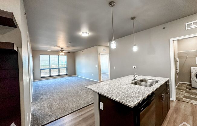 2 beds, 1 bath, 1,070 sqft, $1,445, Unit 5520-4216