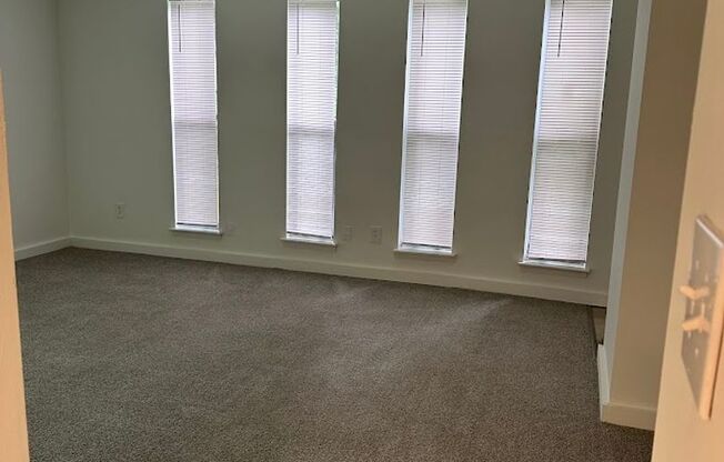 1 bed, 1 bath, 570 sqft, $1,275, Unit AO346
