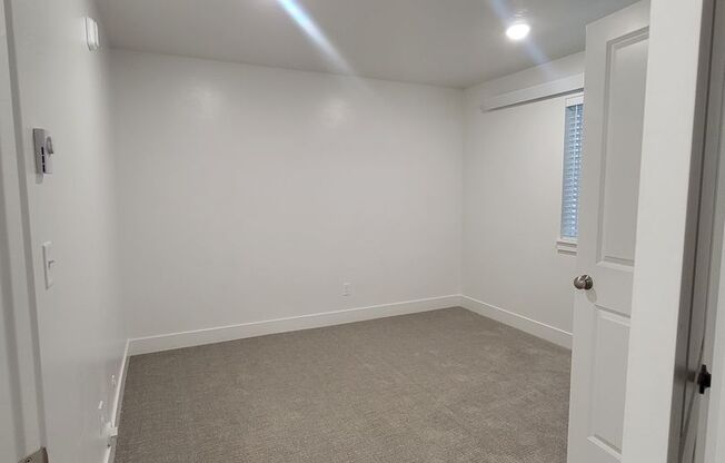 3 beds, 1 bath, 1,000 sqft, $1,250, Unit #1
