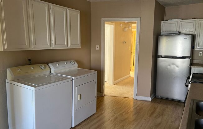 2 beds, 1 bath, $975