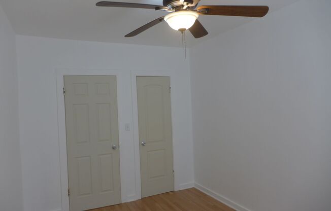 2 beds, 1 bath, $1,495, Unit 2050 Kostner - 1B
