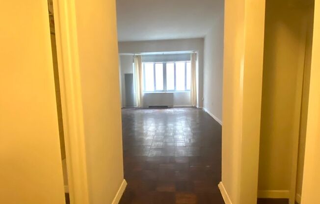 An efficiency apartment located on the 7th floor of the Boston House Condominium just off of DuPont Circle Next to John's Hopkins University