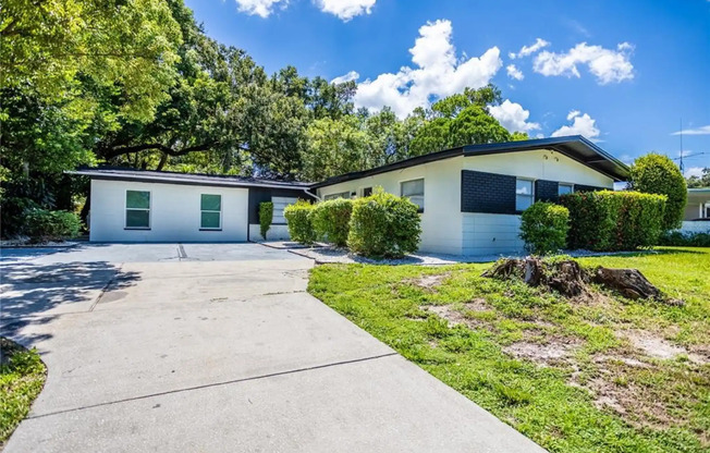 1213 CORBETT LN